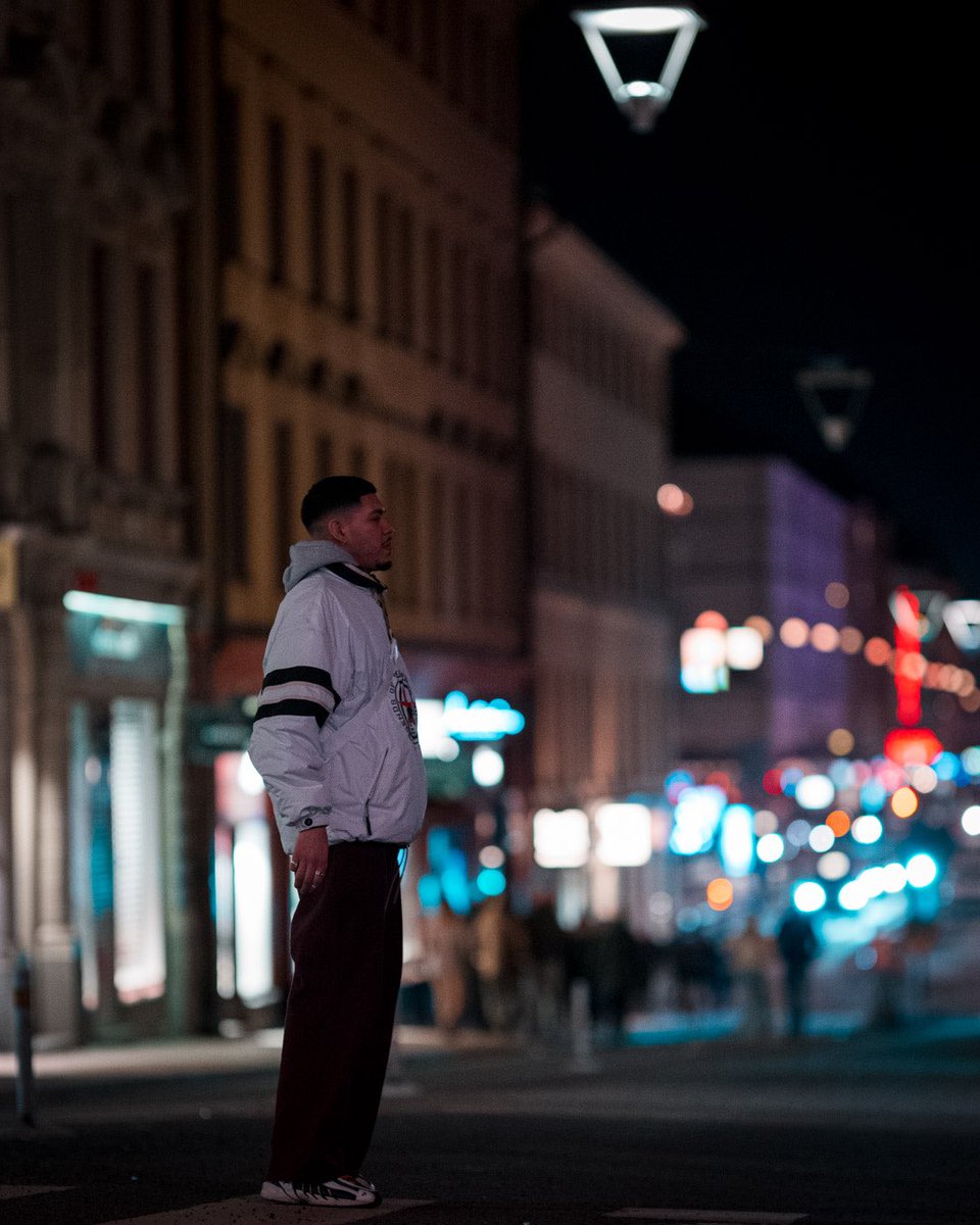 IssarCerrato's tweet image. Walk with me #streetphotographer