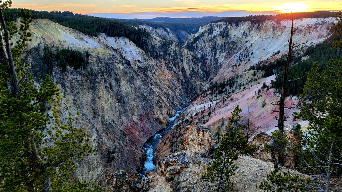 Elekat9557's tweet photo. One of my favorite spots @YellowstoneNPS.  A breathtaking, sunset view from Inspiration Point, Grand Canyon of Yellowstone 
#YNP150area #Yellowstone150 https://t.co/zT0K1w1Abs