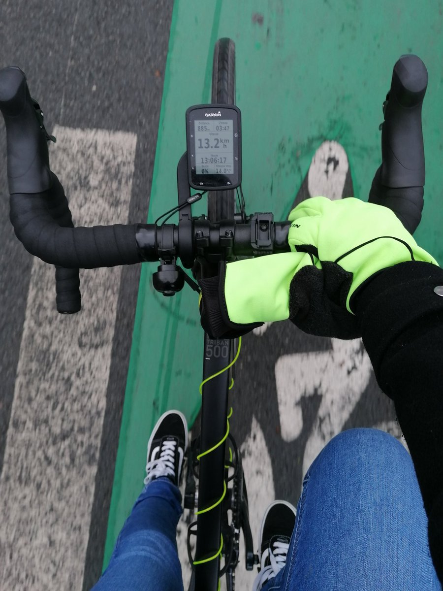 #sellefie du jour (en essayant de ne pas m'envoler 💨😅) #vélotaf
Bonne semaine ! 👋🏻