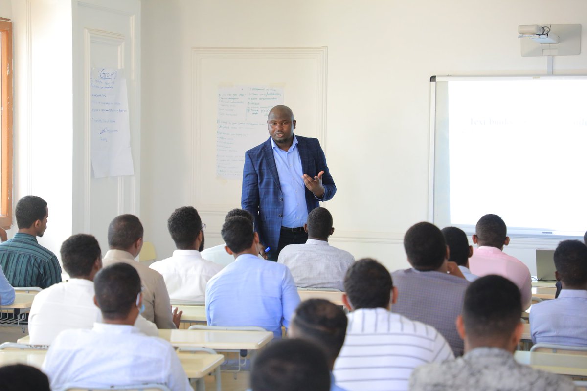 imlsimad's tweet photo. Welcome to the Institute of Modern Languages. Orientation session for newly admitted students in our Advanced English Communication Skills Program.
#LearnAtIML
#ExperienceAtIML
#Feb2022Intake. https://t.co/GwmLy1zRbE