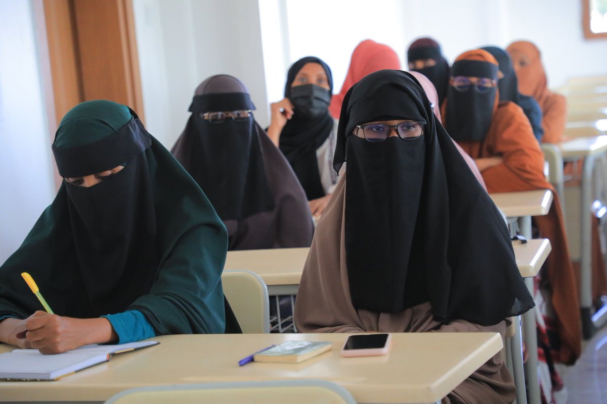 imlsimad's tweet photo. Welcome to the Institute of Modern Languages. Orientation session for newly admitted students in our Advanced English Communication Skills Program.
#LearnAtIML
#ExperienceAtIML
#Feb2022Intake. https://t.co/GwmLy1zRbE