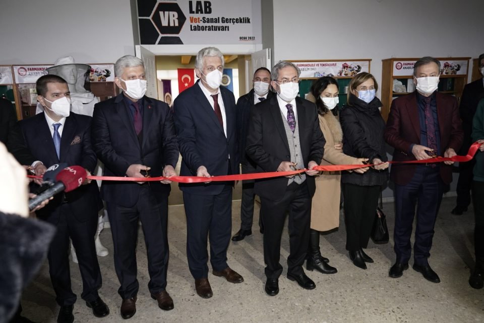 BThaberAnkara's tweet photo. ‘Sanal Gerçeklik Laboratuvarı’ ile eğitim kalitesi artırılacak
https://t.co/BgFAYszRt6
@AnkaraUni @necdetunuvar @enderyarsan #DrSedatSevin @cerebrum_tech #GFDS @gfds_inc @ErdemErkul @AnkaraUniden @bthaber https://t.co/pg03JLWjKq