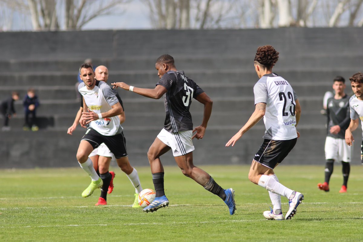 WashingtonAbdu's tweet photo. Muy feliz y contento de haber podido realizar mi debut liguero en Segunda B ( 1ª RFEF ) en el @duxinterdemadrid , súper agradecido con la oportunidad y con los que me apoyan día día. Jodido por el resultado pero con ilusión de aprender mejorar y aportar en todo lo que se pueda 💪🏾 https://t.co/nOLVSnYq5b