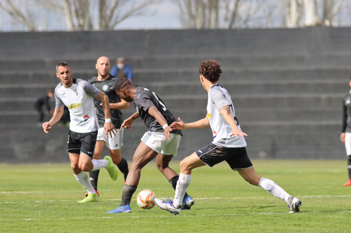 WashingtonAbdu's tweet photo. Muy feliz y contento de haber podido realizar mi debut liguero en Segunda B ( 1ª RFEF ) en el @duxinterdemadrid , súper agradecido con la oportunidad y con los que me apoyan día día. Jodido por el resultado pero con ilusión de aprender mejorar y aportar en todo lo que se pueda 💪🏾 https://t.co/nOLVSnYq5b