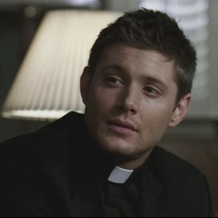 casscxllins's tweet photo. Dean Winchester vestido de padre é a minha religião. é isso. https://t.co/WNB13EazBW
