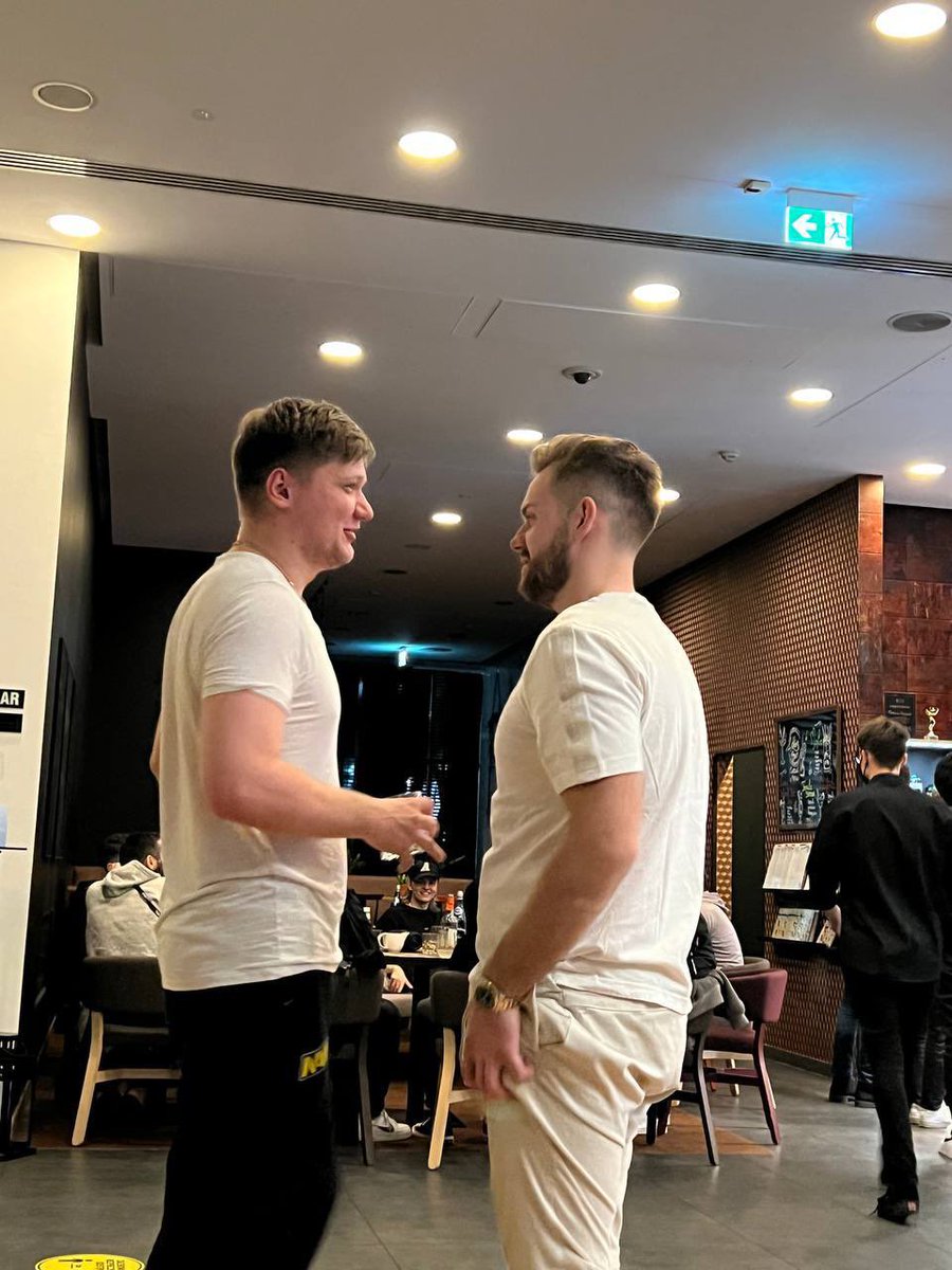 CSGOhistories's tweet photo. 1 game 2 GOATS https://t.co/KnWpWK1WVz