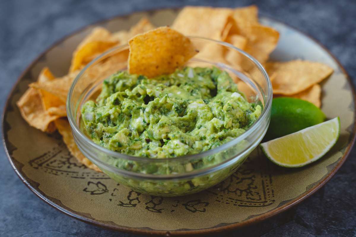 UNHCRCanada's tweet photo. π₯ Want to make this delicious Salvadoran style guacamole for a #FamilyDay treat?
π₯£ Check out this recipe featured in our "Tastes From Home" cookbook
β‘οΈ https://t.co/Y4sgTc7f0S #CookWithRefugees https://t.co/V74Sqt6t62