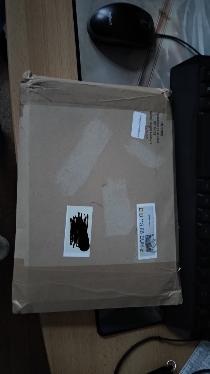 JohnLest_Tech's tweet photo. Ouf après maintes péripéties, le colis @Olydri_Noob est enfin arrivé (car oui, apparemment pour certains facteurs de @bpost_fr un colis de 35 sur 30 cm c'est trop encombrant et préfèrent faire croire qu'on a loupé leurs passages) https://t.co/nygP1UCczM
