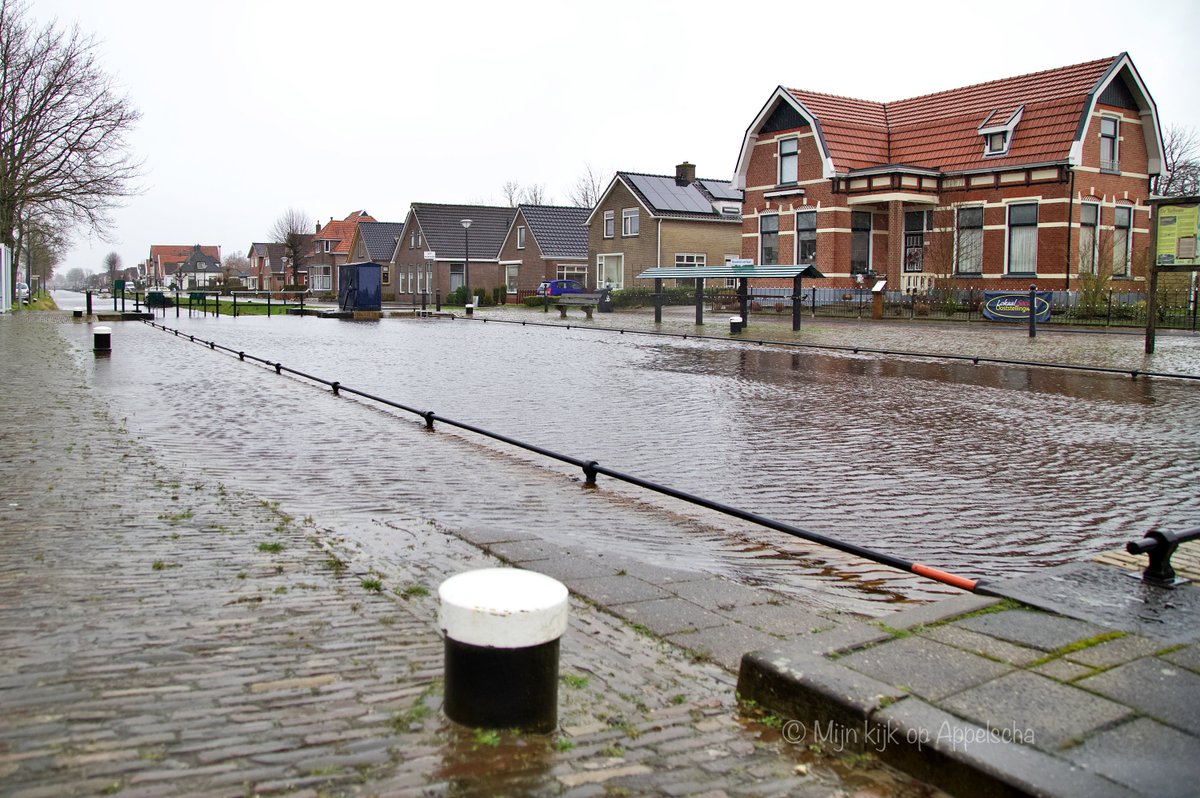 Al het overtollig water uit Drenthe wordt via Appelscha afgevoerd verder Friesland in.
<a href="/RTVDrenthe/">RTV Drenthe</a> <a href="/OmropFryslan/">Omrop Fryslân</a> <a href="/ProvDrenthe/">Provincie Drenthe</a> <a href="/provfryslan/">Provincie Fryslân</a> <a href="/wetterskip/">Wetterskip Fryslân</a> #storm #Franklin