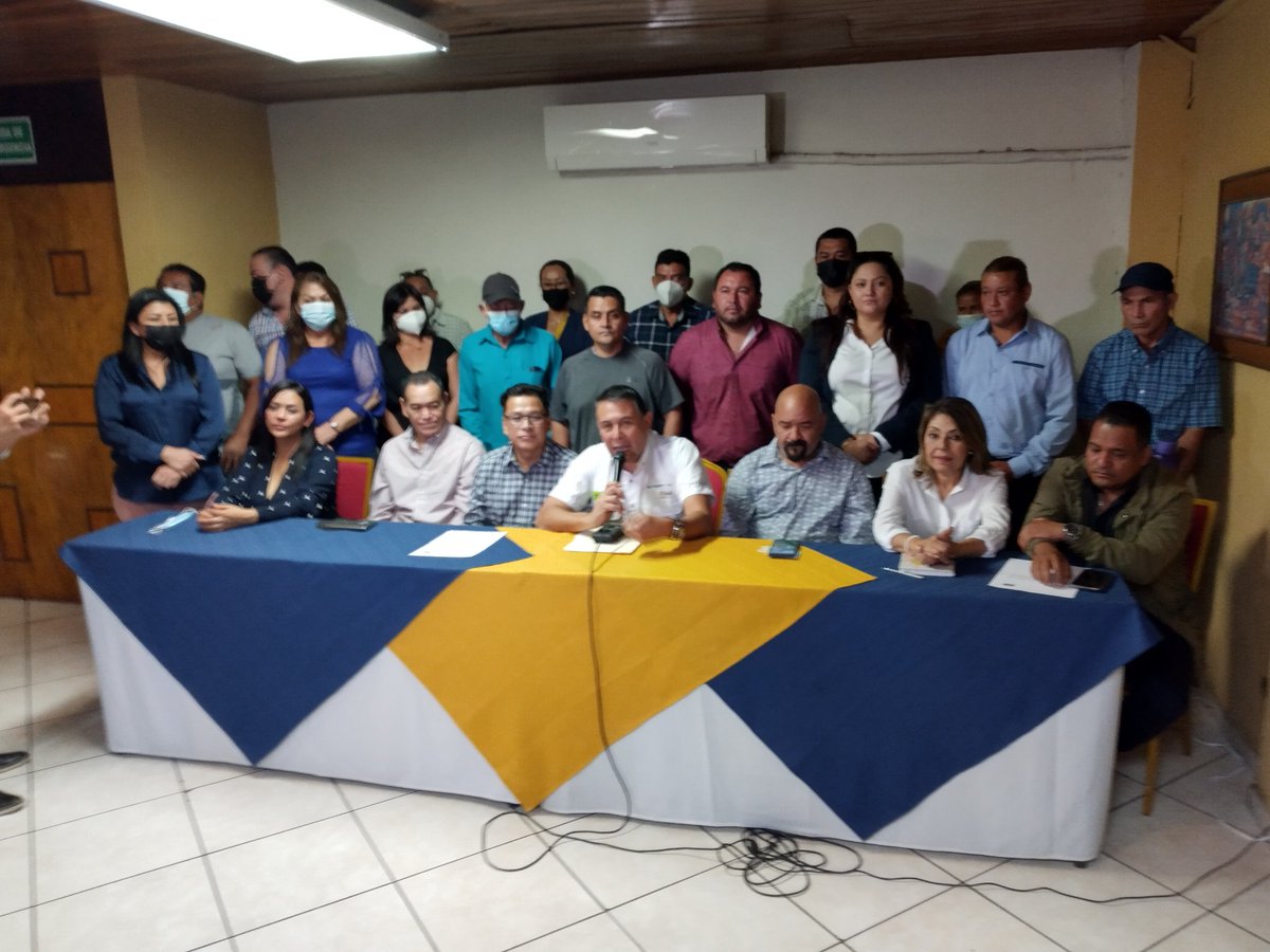 ElMundoSV's tweet photo. #ÚltimaHora #PolíticaSV | RT @Sari_Alas: Exmiembros de @GANAOFICIAL y @ARENAOFICIAL se unen al movimiento político Fuerza Solidaria está mañana. https://t.co/jJp4cpLCSB
