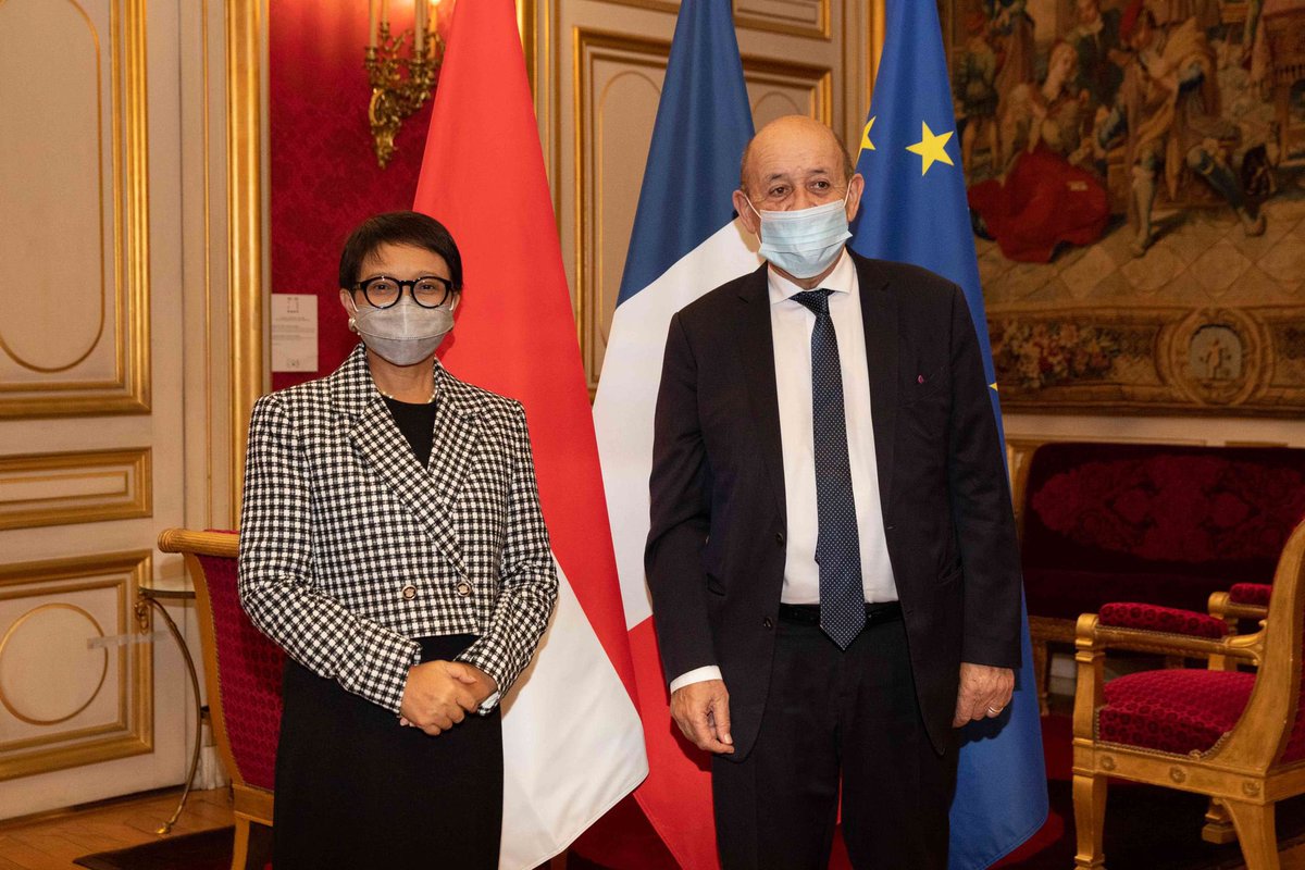 Menlu_RI's tweet photo. Very good meeting with France’s Foreign Minister @JY_LeDrian in Paris today 🇫🇷 (20/02). We discussed:

🔷 France’s support for Indonesia to be a hub for mRNA vaccine development
🔺 Overcoming trade barriers
🔹 Strategic defence coooperation
🔺 Energy transition cooperation https://t.co/GIWsHsxMV5