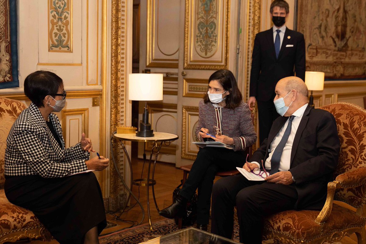 Menlu_RI's tweet photo. Very good meeting with France’s Foreign Minister @JY_LeDrian in Paris today 🇫🇷 (20/02). We discussed:

🔷 France’s support for Indonesia to be a hub for mRNA vaccine development
🔺 Overcoming trade barriers
🔹 Strategic defence coooperation
🔺 Energy transition cooperation https://t.co/GIWsHsxMV5