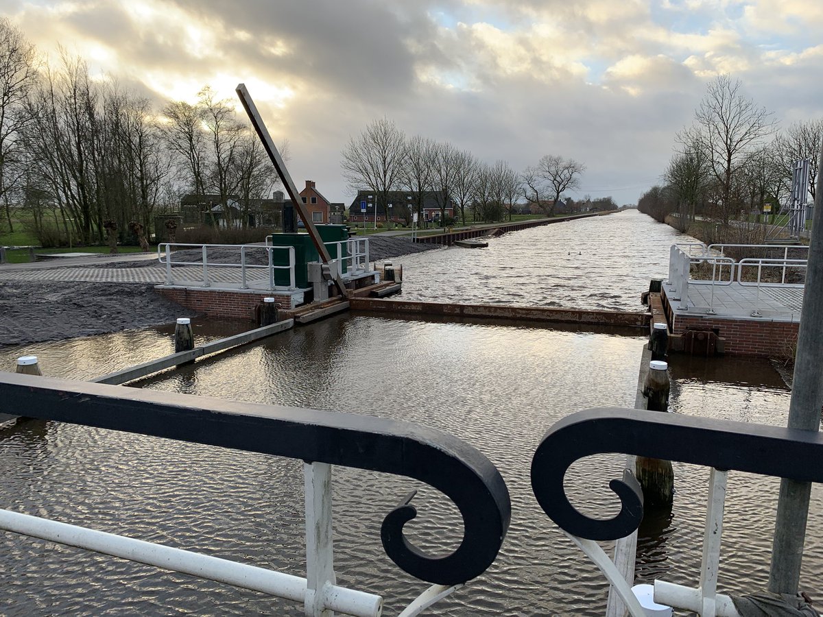 Stormvloedkering Hoendiep/lettelberterdiep gesloten
