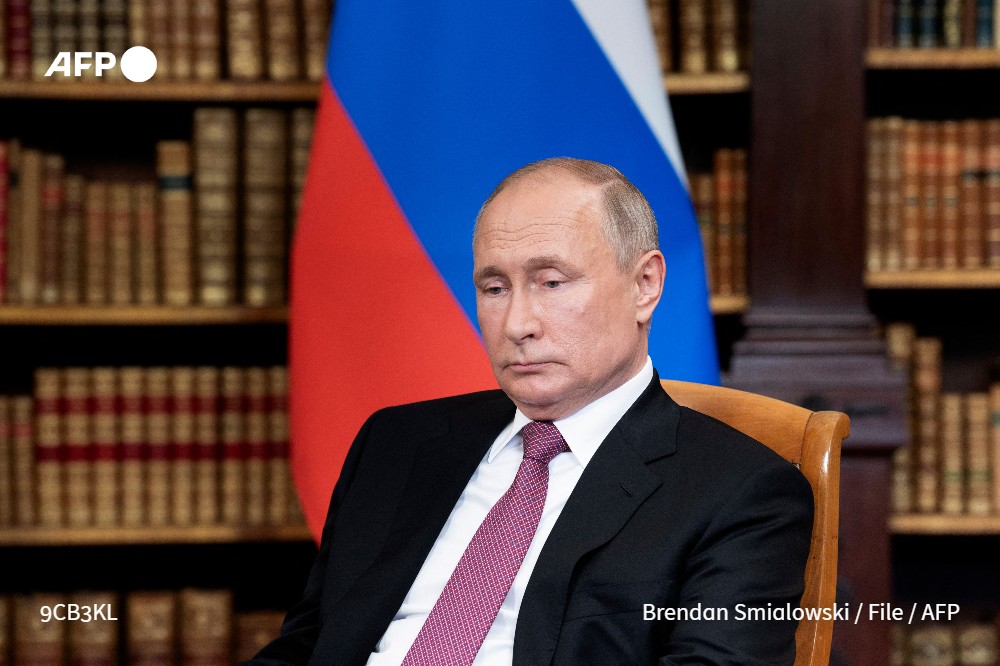 AFP's tweet photo. #UPDATE Russian President Vladimir Putin said Monday he would decide by the end of the day whether to recognise two rebel regions of Ukraine as independent, a move that could set off a potentially catastrophic conflict with Kyiv's Western-backed government https://t.co/5cRQFoMssy https://t.co/uUwvogPlzN