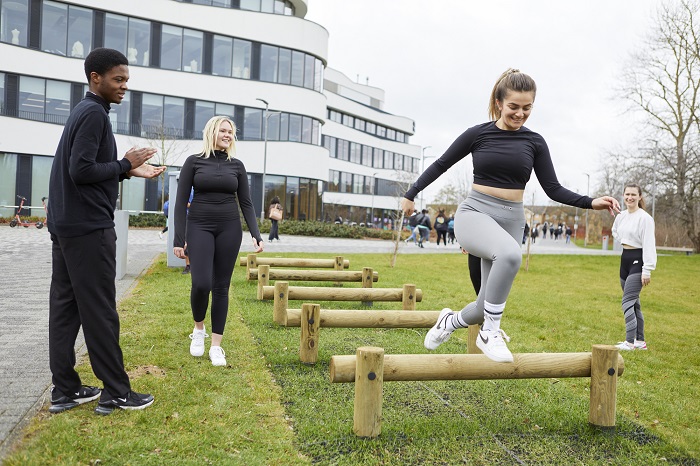 UniNhantsNews's tweet photo. An outdoor #fitness circuit has been installed @UniNorthants as part of its mission to get staff and students more physically active.

Story: https://t.co/vWuWL620sK https://t.co/56ugSGbtge