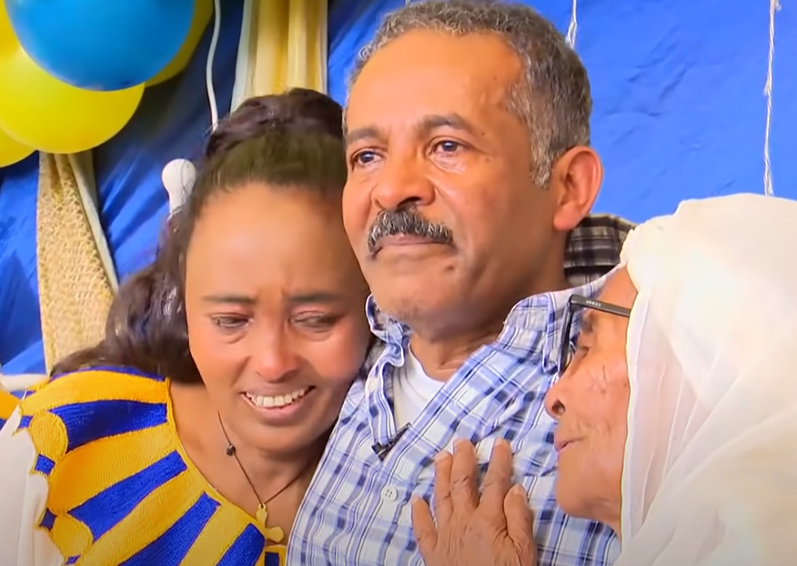 BBCAfrica's tweet photo. "I'd love to kiss the sky, but I couldn't reach it."
Mussie Kahsay Tesfagergis and his mother, Zenebech, have been reunited after almost five decades apart.
https://t.co/dgBfBrP38G #BBCAfricaLive https://t.co/foIn5ekzSl