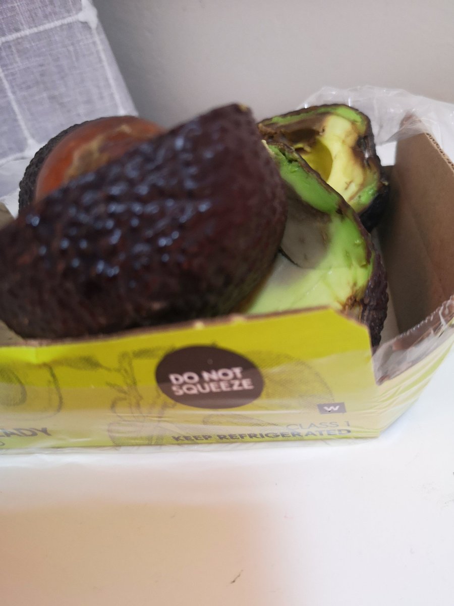 maletsatsi_s's tweet photo. I'm so disappointed with @WOOLWORTHS_SA this is the second time I'm let down by their avos,i mean the whole pack though?? #BBMzanzi  #Mqhele https://t.co/Ip0npRWcIq