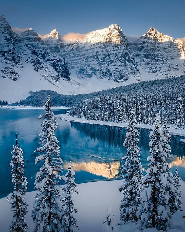 AmazingNature00's tweet photo. Banff National Park Canada https://t.co/rZKaxE7Nqk