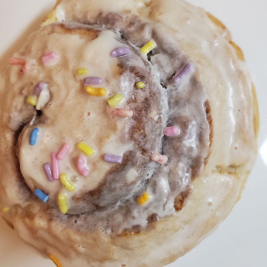 Pure decadence, decked out with India Tree Carnival Mix Sprinkles. Thank you, <a href="/_sweetaffairs/">taylor </a> for this cinnamon scone sprinkled with a little extra fun. 

indiatree.com/products/natur…
instagram.com/p/CYiJM7lrysc/