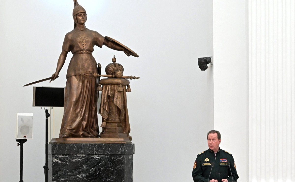 В зале, где шло заседание Совбеза, камеру закрыли ПАКЕТОМ.

Накоси-выкуси, американская разведка.