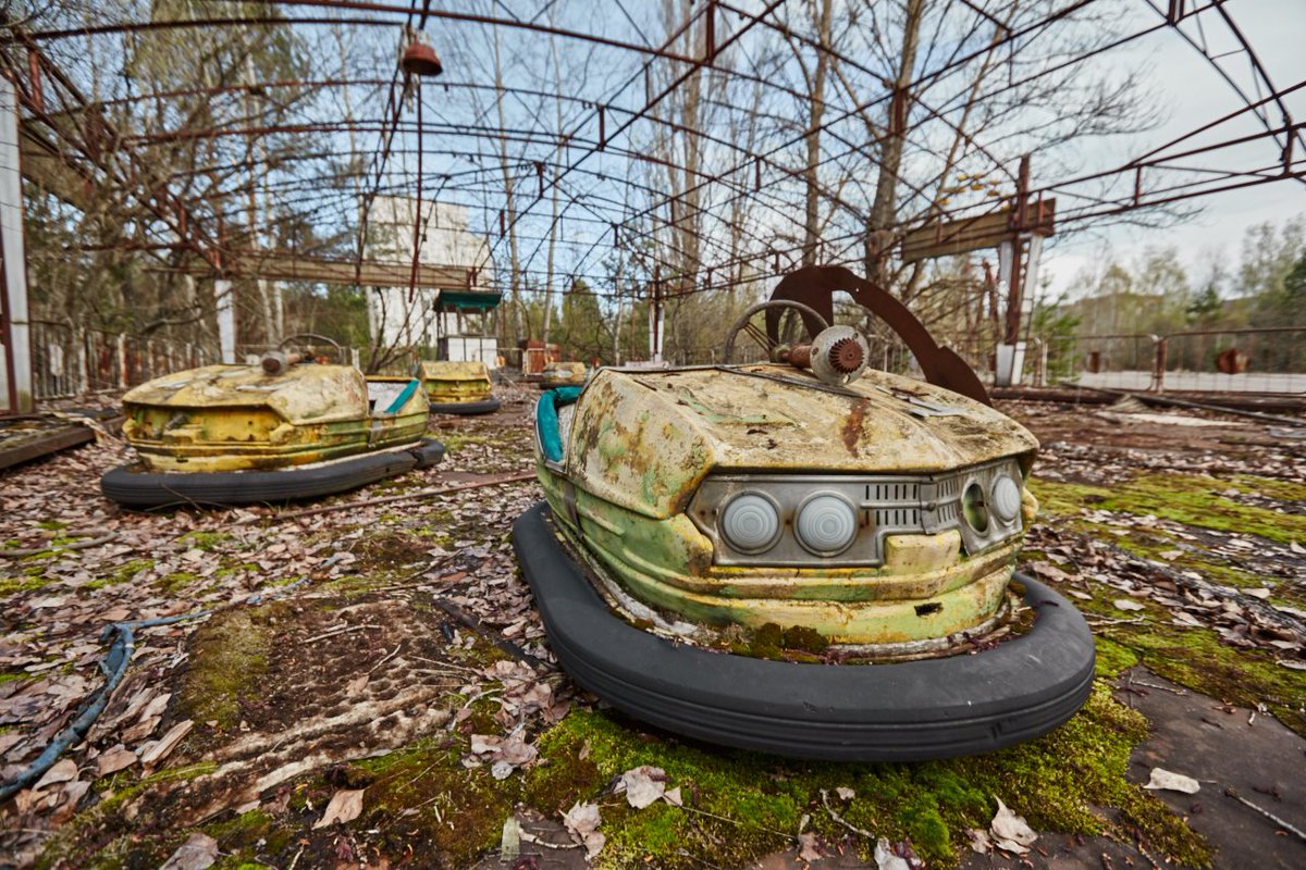 Жизнь в припяти. Припять Чернобыль ЧАЭС зона отчуждения. Чернобыль зона отчуждения ЧАЭС. Зона отчуждения Чернобыль станция Припять. Чернобыль зона отчуждения город Припять.