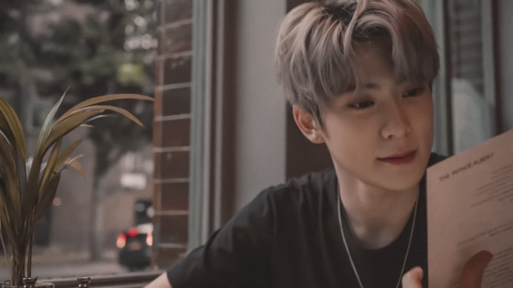 jxebyvn's tweet photo. ❝ i couldn't help but ask for you to say it all again
i tried to write it down, but i could never find a pen
i'd give anything to hear you say it one more time
that the universe was made just to be seen by my eyes ❞ https://t.co/gU3EFrmIV6