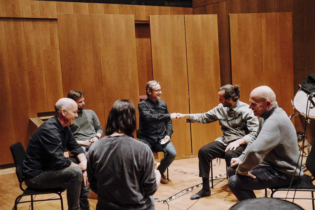 Gewandhaus's tweet photo. #TWOPLAYTOPLAY-Update! @panthaduprince & unsere Schlagzeuger jetzt im Audiostream auf 👉 https://t.co/N6L1ot2RCP Am 2. März folgt endlich die 2. öffentliche Probe - live, mit Publikum, im Gewandhaus! 😍 Infos + Tickets 👉 https://t.co/4zhikZKYve https://t.co/qtE5NLx3ww