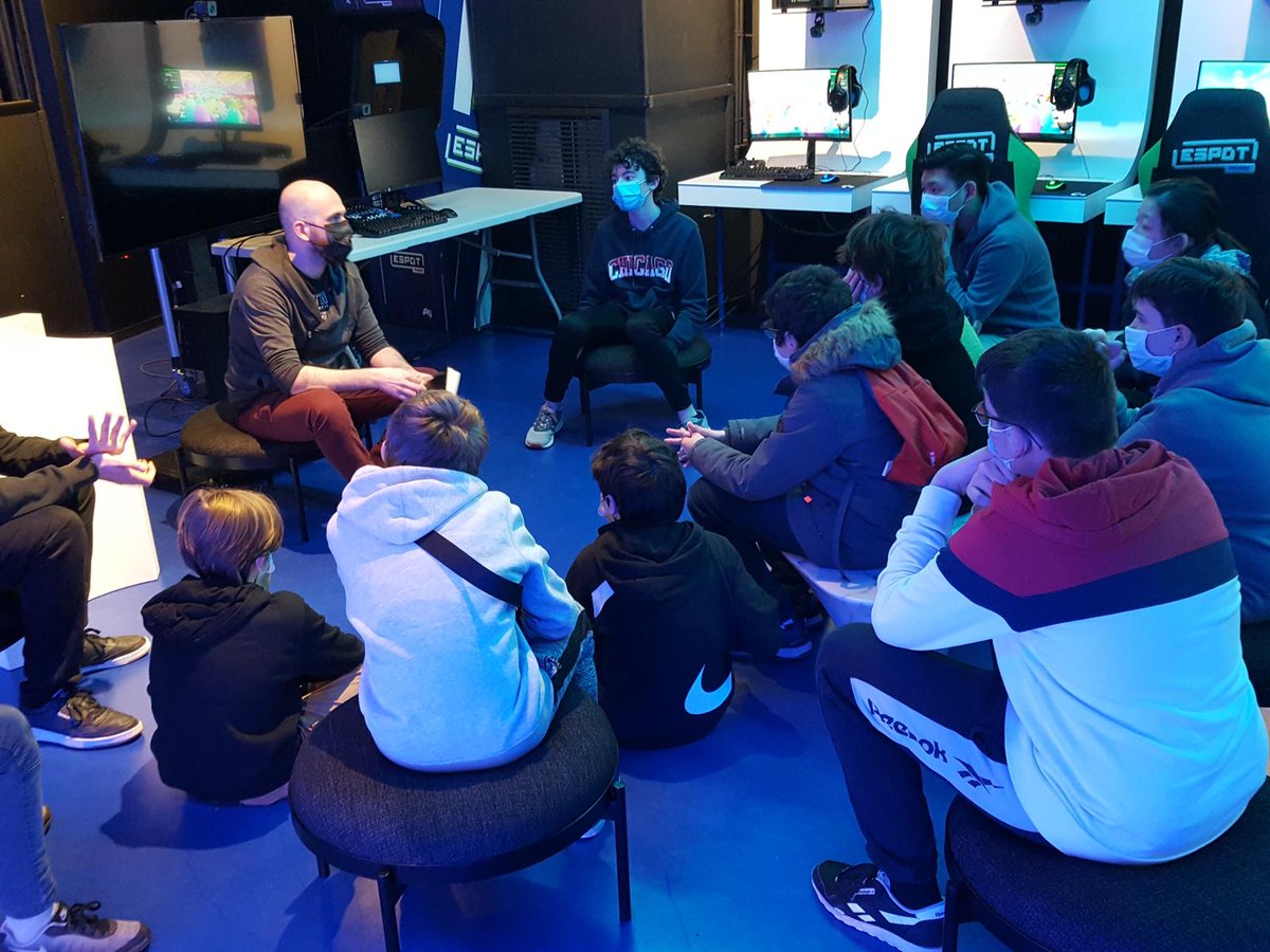 Nous accueillons toute la semaine 32 jeunes à l'<a href="/espotparis/">ESpot</a> pour un stage #esport sur #LeagueofLegends dans le cadre du programme Paris Sport Vacances de la Ville de <a href="/Paris/">Paris</a> !