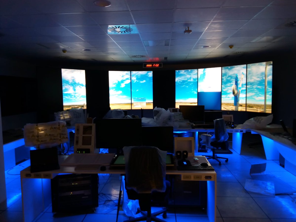 Nueva sala de control de la torre digital de Menorca. Gesnaer y Kongsberg instalan el software en la última etapa. ¡Enhorabuena a todo el equipo!

#aeropuerto #Menorca #controlaéreo