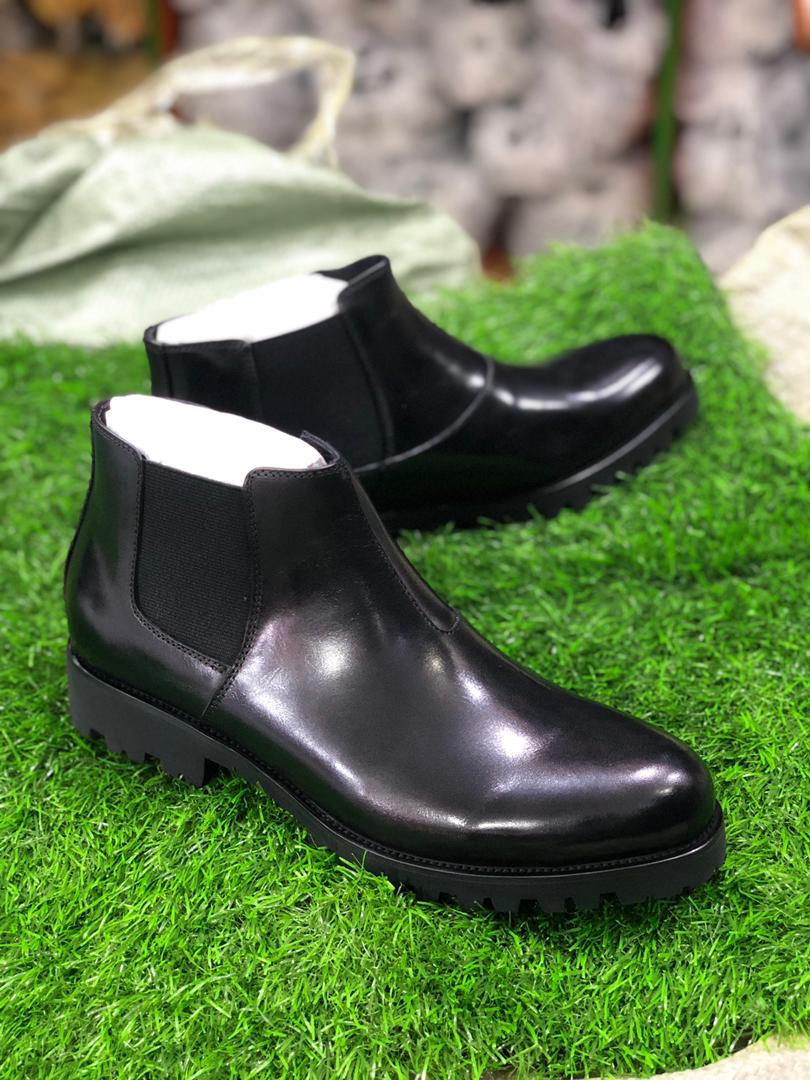 shoe_loft1's tweet photo. 🕹La  gents 
☎️ 0774608212 
 Size 43 -44
Grab yourself a pair of ankle boots 
✔ online based 
🏁 we deliver  right to your door step
@Chaltonmonalysa , @manya_shabra https://t.co/ClBQgh6X8m