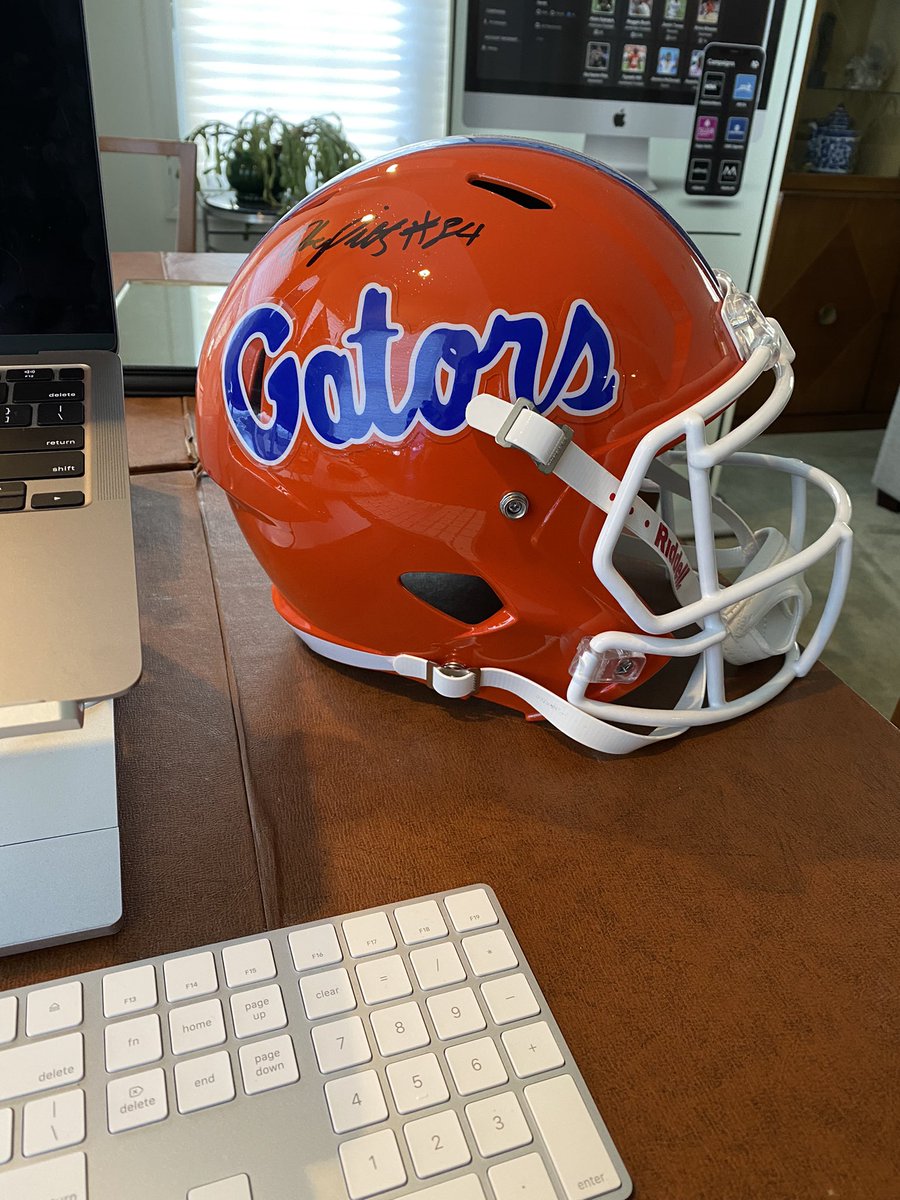 Going to miss this <a href="/kylepitts__/">Kyle Pitts👑</a> signed helmet keeping my desk warm 😢

Congratulations <a href="/ejoyner83/">Eric ✝️🐊</a> for being a PROUD Gator by supporting <a href="/MarketPryceFL/">MarketPryce Florida 🐊</a> 

…and winning this totally awesome helmet by donating directly to support Gator student athletes🐊

Next raffle coming soon 👀