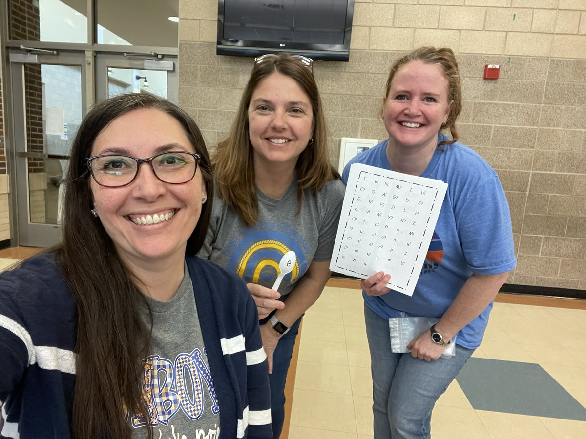 JulieLocke14's tweet photo. Great morning learning about small group reading ideas and stations for our learners! @rockwallschools  #loveclp @lacyporter22 https://t.co/y1seN1MOt5