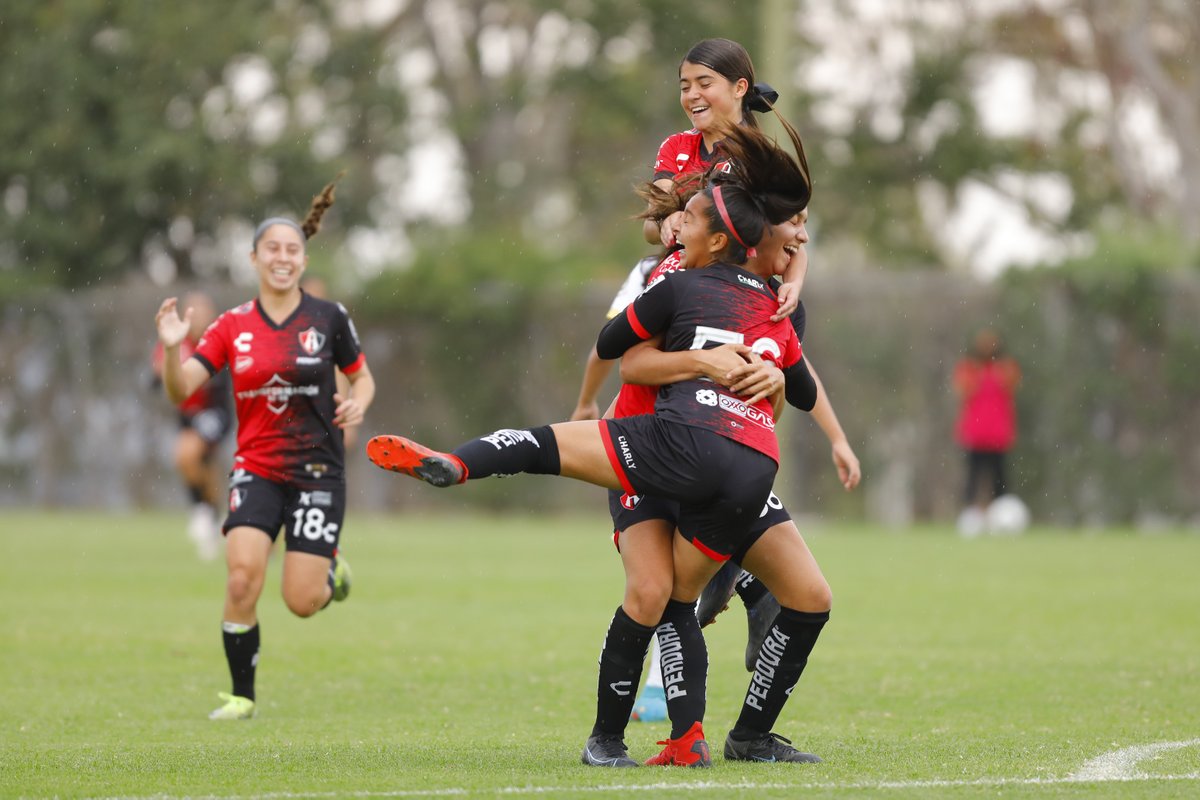 Líderes generales. Invictas. Mejor defensiva.

Las Rojinegras #Sub17 continúan con su racha positiva en el certamen: bit.ly/3tddDQf 👏