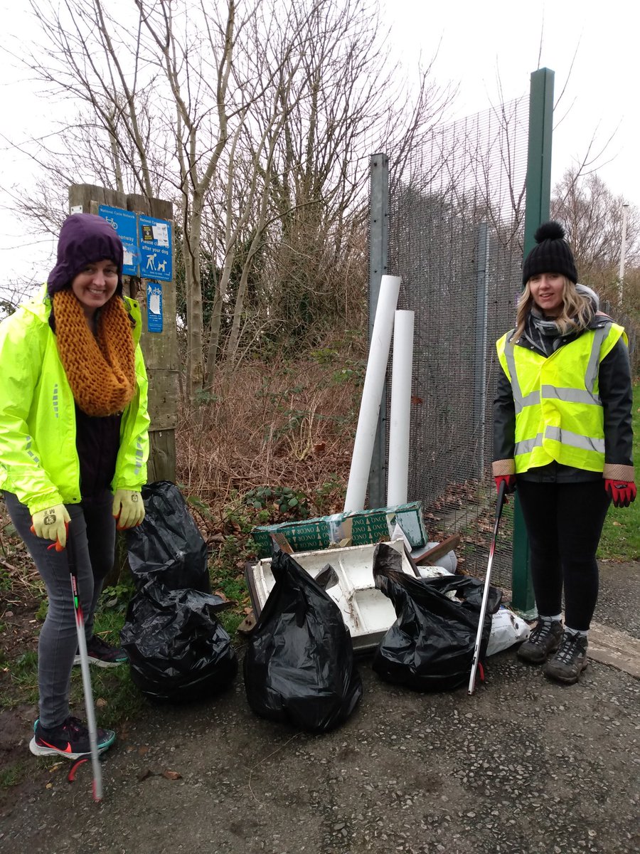 FionaMegarrell's tweet photo. @GreenerLUHFT doing their bit for the local environment in Broadgreen! 👏😎🍄

@LivHospitals @RadioBroadgreen #broadgreen #showthelove https://t.co/OaQWGGF7fA