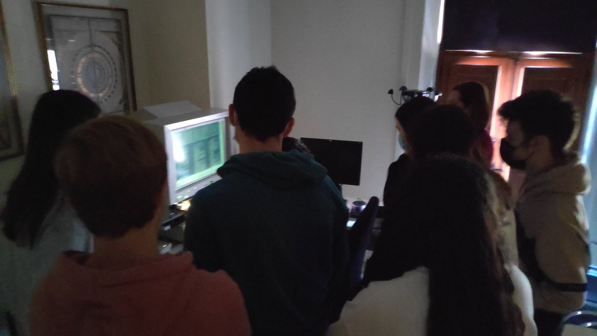 El alumnado del BIE del <a href="/IesPintor/">IES PINTOR LUIS SÁEZ</a> ha visitado el Archivo Municipal de Burgos  para tratar de resolver el Asesinato sucedido en la Catedral el 25/1/1869, cuando una muchedumbre exaltada dio muerte al gobernador civil Isidoro G. de Castro. <a href="/ArchMunBurgos/">Arch. Mun. de Burgos</a> @joaquinpantalla