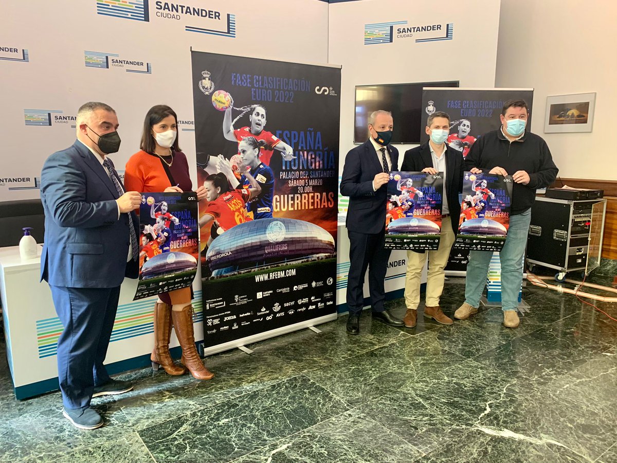 EFE_Cantabria's tweet photo. La Real Federación Española de Balonmano pretende llenar el Palacio de los Deportes de Santander con entradas a 5 euros para el partido que enfrentará el 5 de marzo a las Guerreras contra Hungría. #RFEB #Santander #LasGuerreras #balonmano 
✍️ 📸 Enrique Serrano https://t.co/fOZuP16SLD