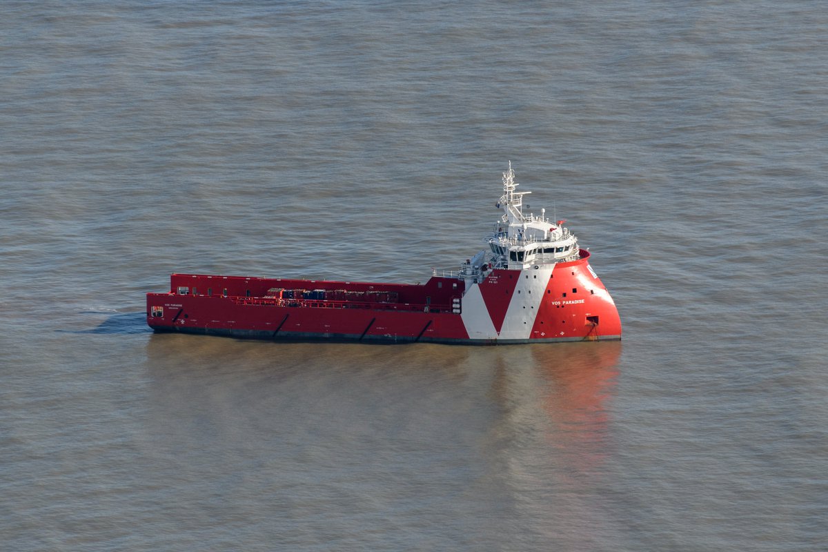 johnfielding001's tweet photo. Aerial image of offshore supply vessel: VOS Paradise sitting off Great Yarmouth in Norfolk #VOSParadise #aerial #image #Norfolk #aerialphotography #Vroon https://t.co/MeAjq7bQ9Z