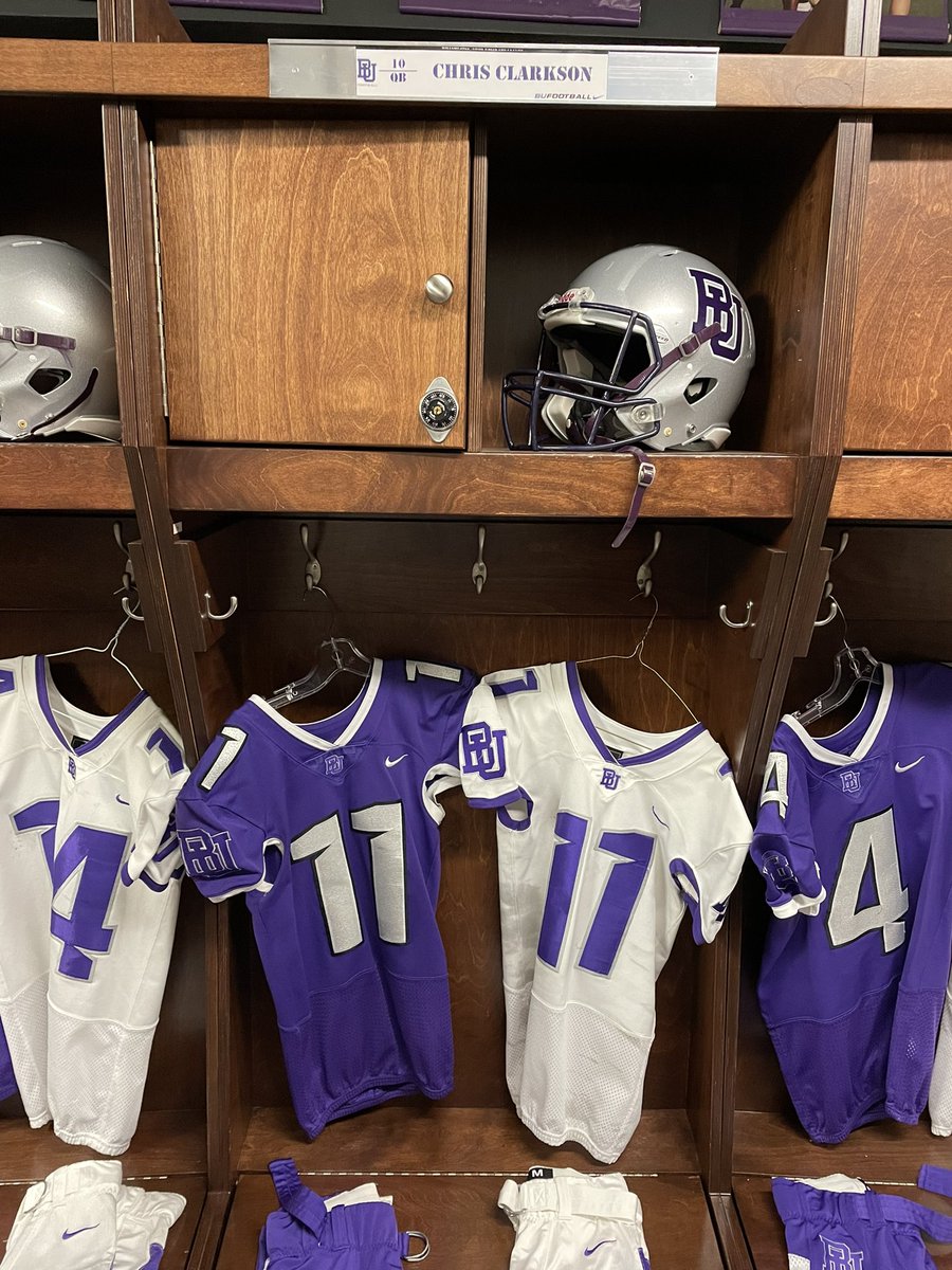 ChrisClarksonQB's tweet photo. Want to sincerely thank the faculty, students, and coaches at Bishop’s University for a great official visit this weekend. Special thanks to @GaitersHC, @fabyray17, and @jcromp8 for making it such a positive experience. https://t.co/wGuxBiehFB