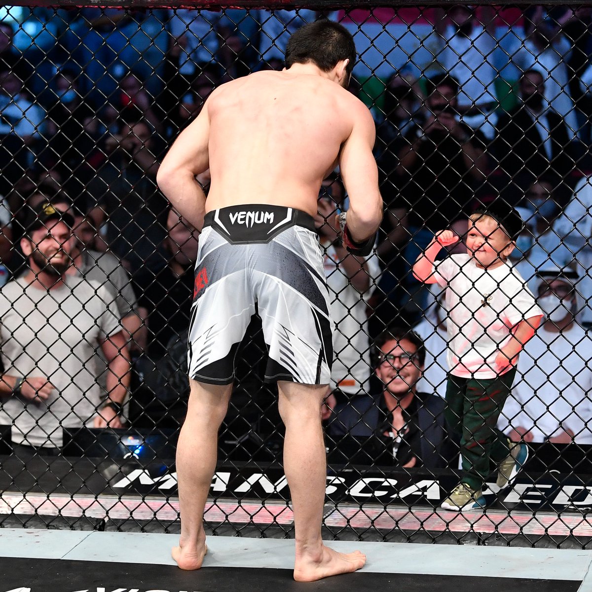 ufc's tweet photo. Pics go hard, feel free to screenshot 📸

[ @MakhachevMMA | #UFCVegas49 | Feb 26 | LIVE on @ESPNPlus ] https://t.co/eqXbj07a9I