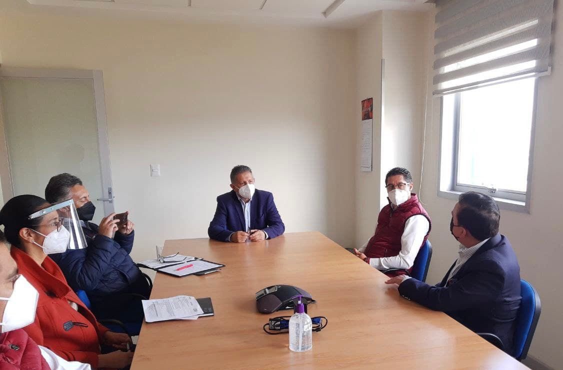 amsdemex's tweet photo. El Secretario @JavierMarCal de @SEDECO_TLAXCALA, visitó la empresa #Antextextil, especializada en la producción de hilo sintético para el sector automotriz. #Tlaxcala se encuentra entre los 10 estados con mayor aportación a la producción textil a nivel nacional. https://t.co/YUizidtSyb
