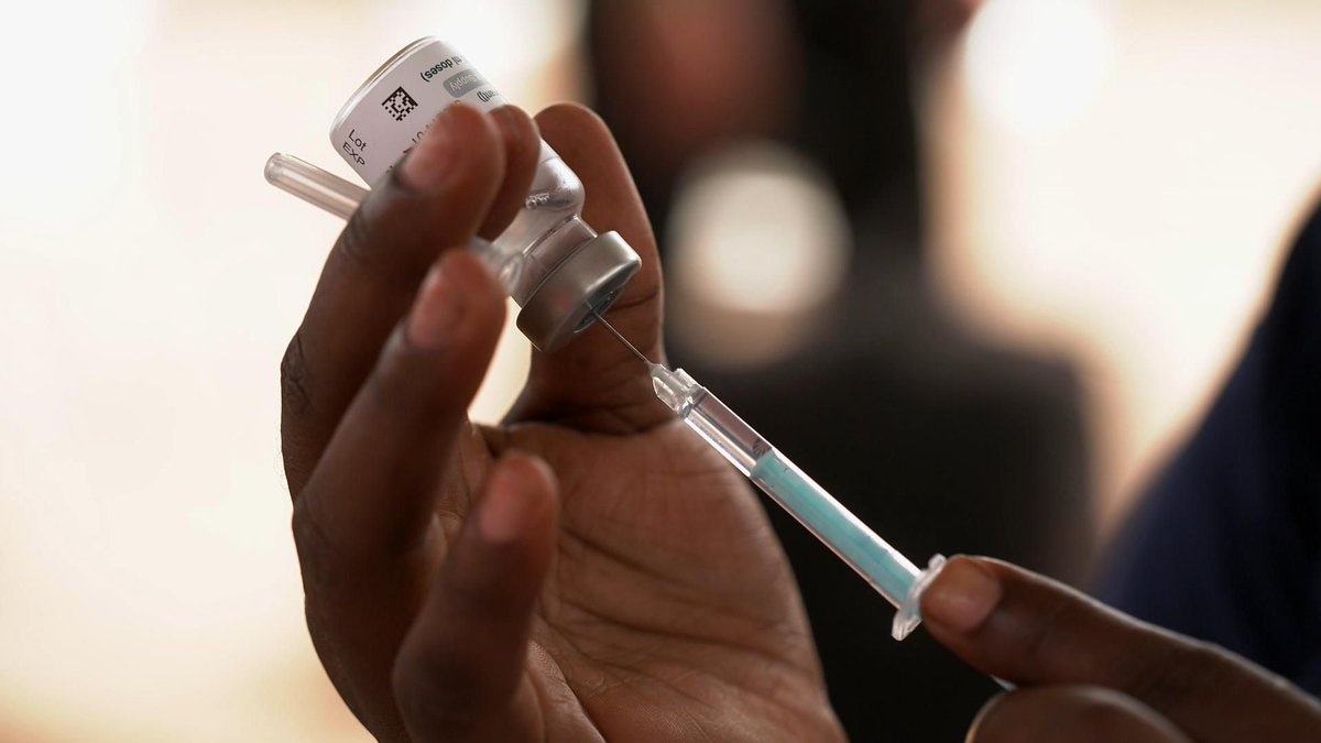 BBCPanorama's tweet photo. While Covid restrictions are being lifted in the UK, poorer countries are still struggling to get vaccines
 
More on tonight’s #BBCPanorama

Why aren’t we Vaccinating the World?, @BBCOne, 7:30pm
 
https://t.co/VQOI4JjSaN https://t.co/dFwg2lLk64