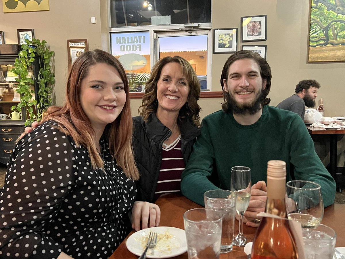 ThisLaurieJo's tweet photo. Slow Day Saturday was filled with relationships. Students who become my family and my own family coming home. #loveteaching #family #relationships #imaybecrying #proudteacher #blessedmom #love https://t.co/rBdcB8pSgw
