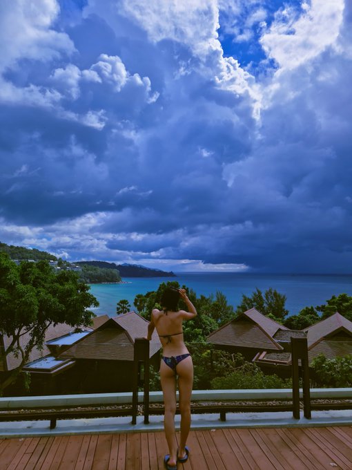 Sunny and cloudy and the same time🌤  请大家线上看海😶&zwj;🌫️ 又阴又晴的一天 https://t.co/yDjC4iGxWF