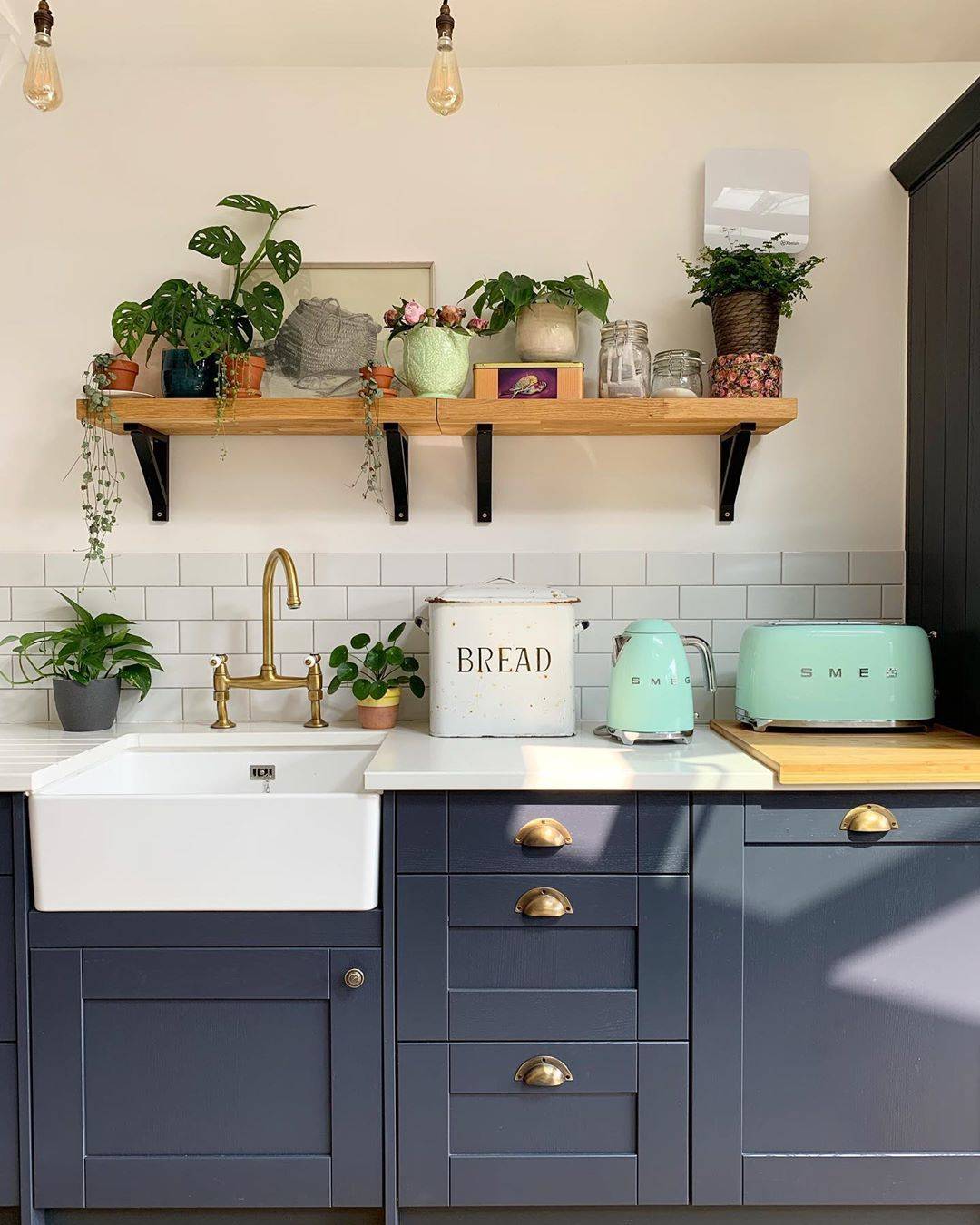 How To Decorate w/ Vintage Kitchen Decor, Rolling Pins & Utensils.