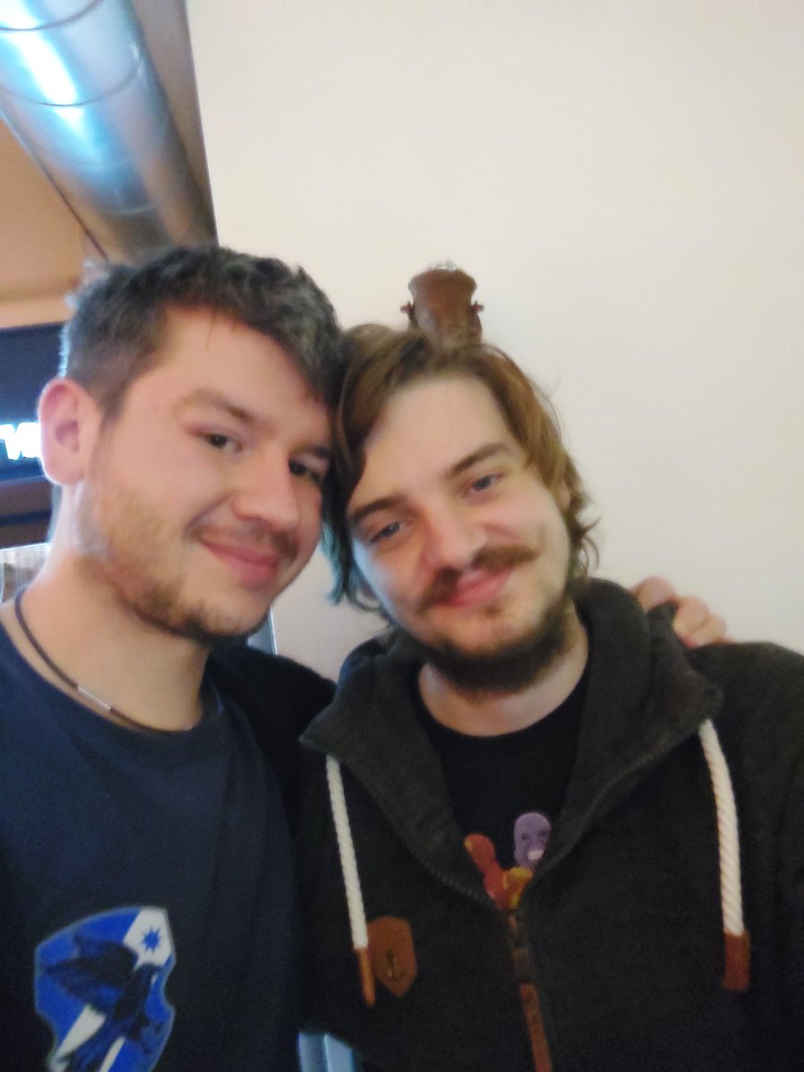 maneblacknote's tweet image. player 1 ist ein jahr älter geworden, wer es nicht kennt, ein super film :)
spass beiseite, ich bin froh, das du mein player 1 bist, happy birthday nochmal an dieser stelle😊
ich liebe dich @ScouterTV 🖤😘