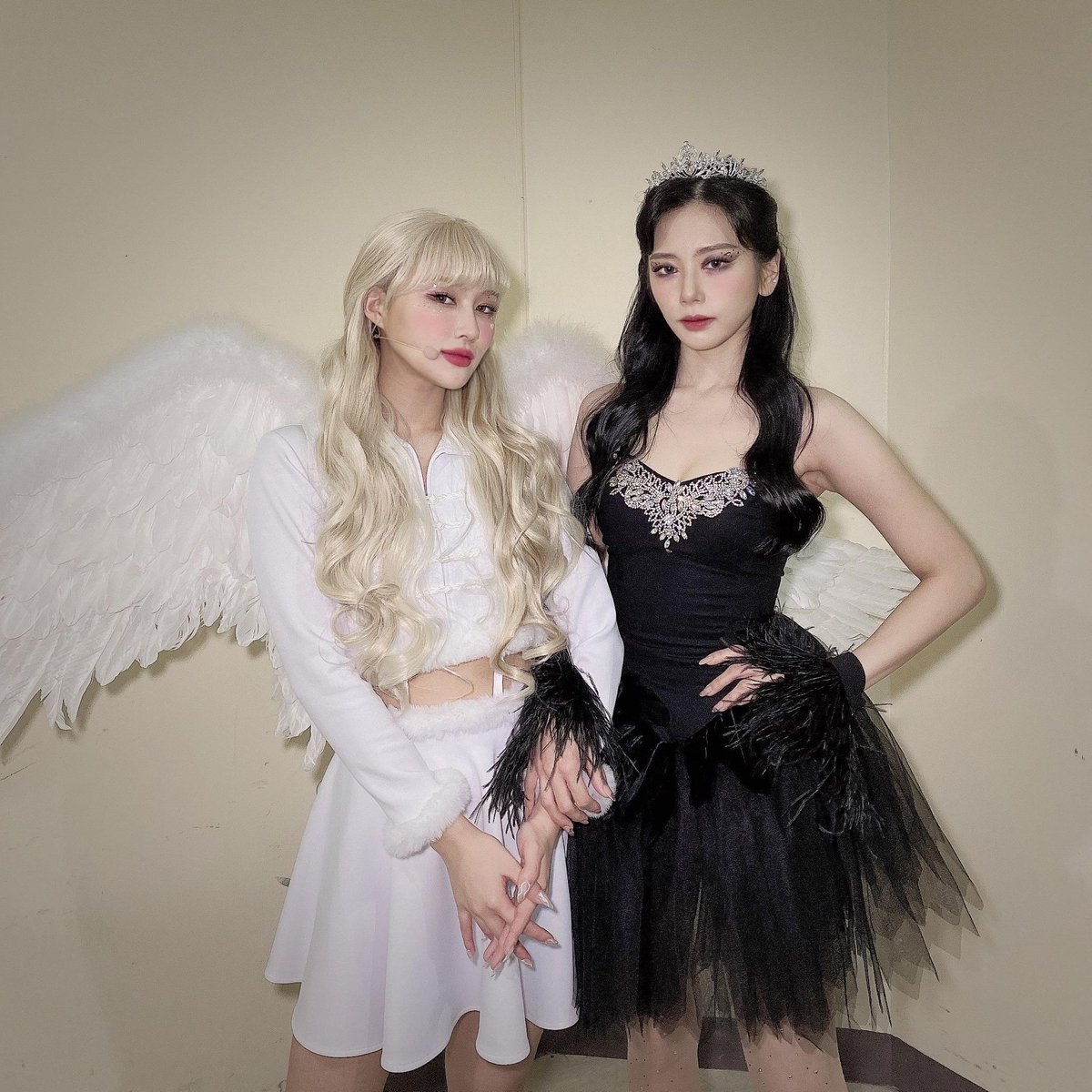 JiUChile's tweet photo. [❁📱Weverse ¦ 09.12.21]🔮 #Jiu #지유 #Dreamcatcher #드림캐쳐

Actualización de #Siyeon junto a #Jiu
🖤🤍

#Dreamcatcherchile #Dystopia #Road_To_Utopia #드림캐쳐비커즈도플갱어 #Dreamcatcher #Dreamcatcher_BEcause
🦎| Dreamcatcher.chile https://t.co/tiv35NRX34