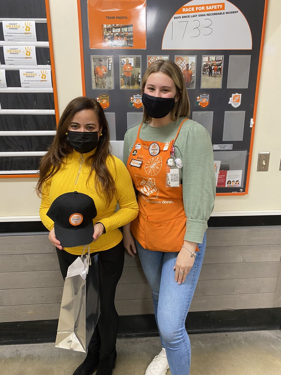 AllisonR_THD's tweet photo. BIGGEST shout out and some goodie bags for the #1 Specialty team in 2021. So proud of this team, and look forward to 2022 and the accomplishments ahead!!! #SUNCITYSUPERSTARS 👏🏻🌟 @Tre_THD @leighmartin44 @swbbav @sgaskinshd https://t.co/5VAyFh15Ak