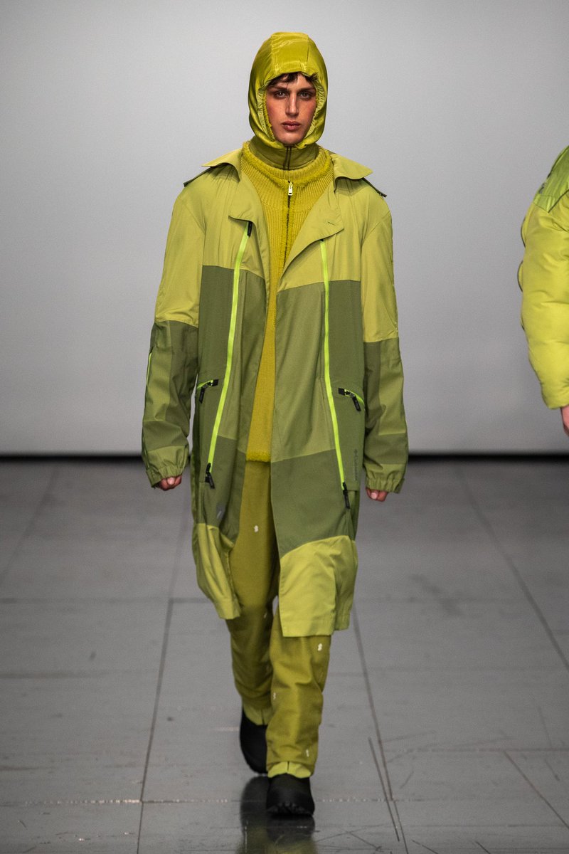 In her most extensive collection to date, Robyn Lynch takes her crew of Irish lads on a wild winter holiday that is less about the slopes, and more about the après-ski amusements this AW22 season.

Read the full article here:
brokemagazine.co.uk/robyn-lynch-aw…

#AW22 #FashionWeek #London