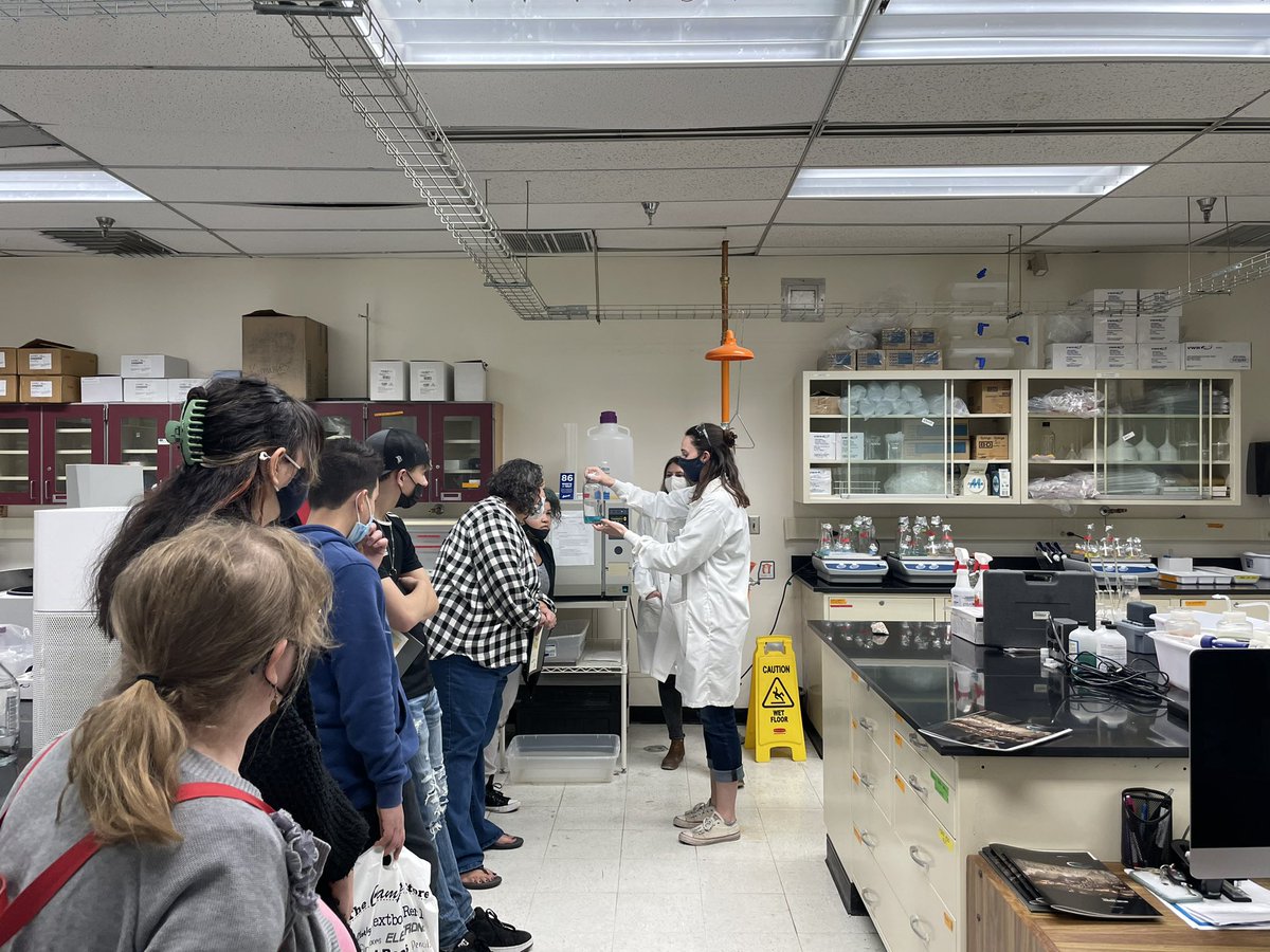 It’s research day at Tech! <a href="/BeggiaZoa/">Zoë Havlena</a> and I explained our work in the Jones Geobiology lab <a href="/geomicrobe/">Dan Jones</a> to prospective students from high schools in NM <a href="/NMT_EES/">NMT Earth & Environmental Sciences</a>