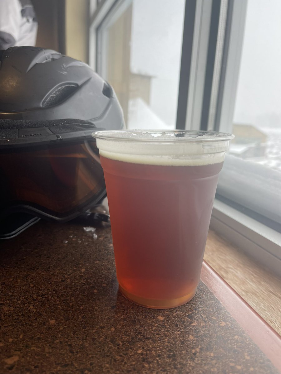 ClassDrinking's tweet image. The last pint of @DeschutesBeer Red Chair NWPA at Mt Bachelor for the season!  Keg just kicked.